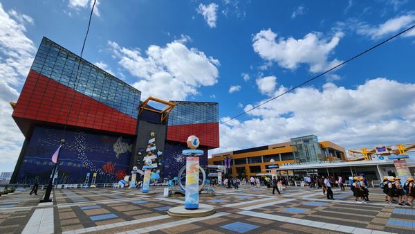 Osaka Aquarium Kaiyukan by null