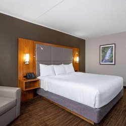 Ramada by Wyndham Northern Grand Hotel - Guest room