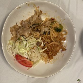 Aung's Bangkok Cafe - Drunken noodle, Pad Thai, papaya salad, red curry over rice. - Thai Near Me - Englewood, Colorado Aung's Bangkok Cafe - Drunken noodle, Pad Thai, papaya salad, red curry over rice. - Thai Near Me - Englewood, Colorado