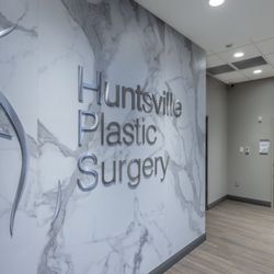 Wilson Plastic Surgery - Sign wall