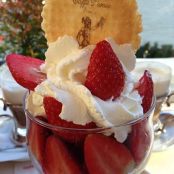 Bar Perseo - Strawberries and cream - Bars Near Me - Florence, FI