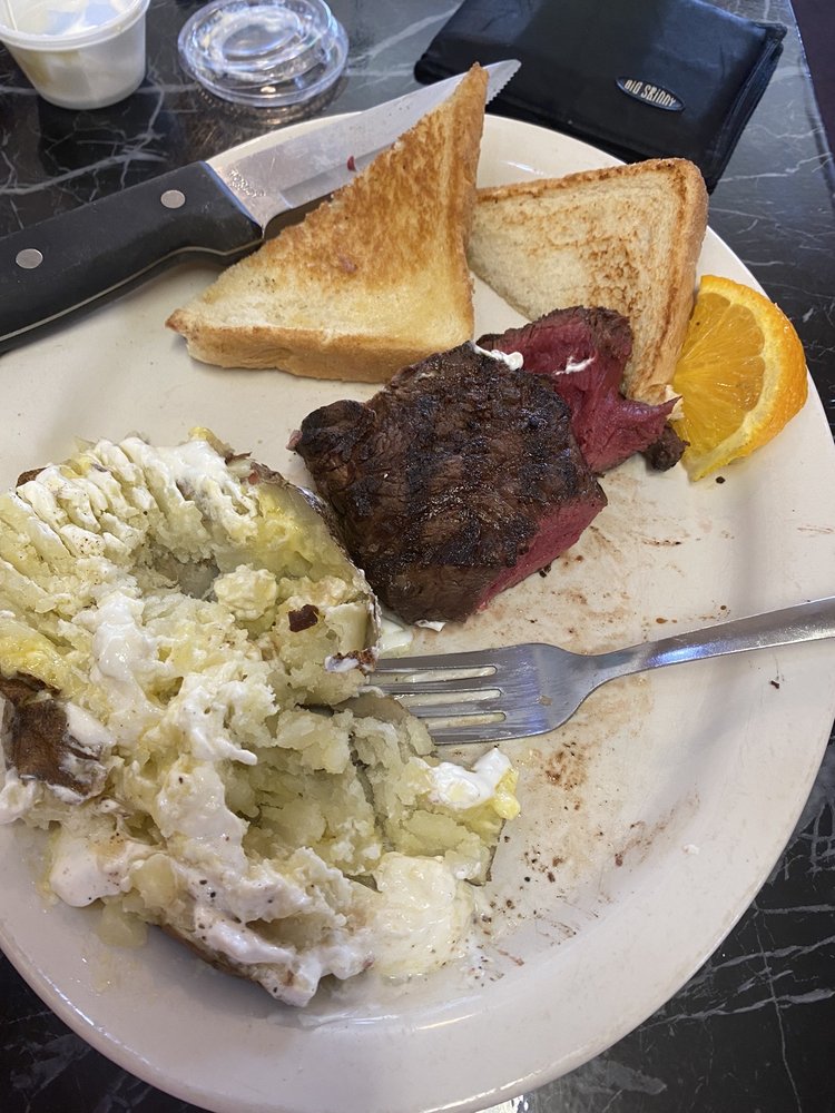 BRADS GRILLHOUSE Updated June 2024 520 N Adams St, Wellsburg, Iowa