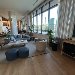 Retrograde Coffee - Seating area