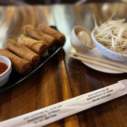 Ten Gu Ramen - Ordered the Veggie spring rolls and extra egg and bean sprouts