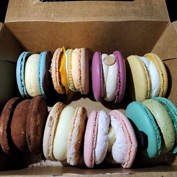 Rois Cream - Boston cream, cheese burger, PB&J, yuzu, tiramisu, creme brulee, strawberry cheesecake, matcha oreo macarons - Cafes Near Me - Toronto, Ontario