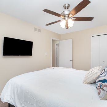 FreeStand Home Solutions - Rental Home in Aurora, Illinois- Bedroom - Apartments Near Me - Naperville, Illinois FreeStand Home Solutions - Rental Home in Aurora, Illinois- Bedroom - Apartments Near Me - Naperville, Illinois