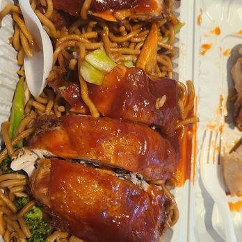Lucky Lin's Restaurant - Bbq chicken with chowmein lunch special - Chinese Near Me - Toronto, Ontario