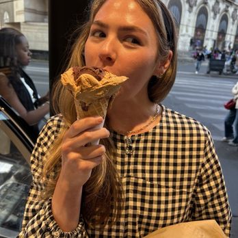Amorino - Happy girl - Ice Cream & Frozen Yogurt Near Me - Paris, 75 Amorino - Happy girl - Ice Cream & Frozen Yogurt Near Me - Paris, 75