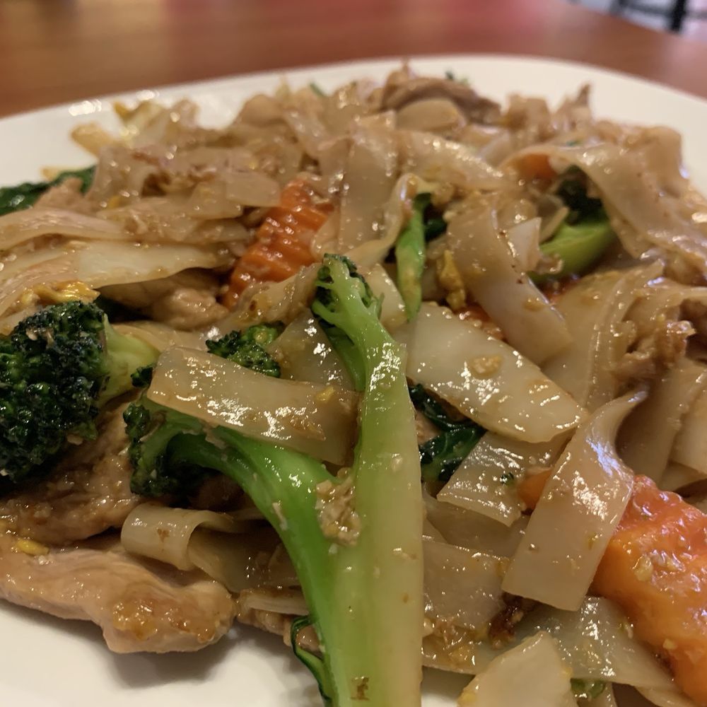 Thai Kitchen - Pad Sie Ew - Thai Near Me - Evans, Georgia Thai Kitchen - Pad Sie Ew - Thai Near Me - Evans, Georgia