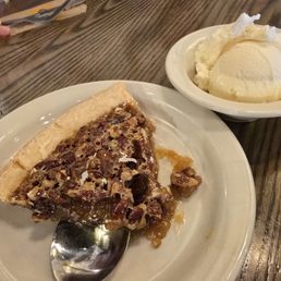 Pecans pie and ice cream Pecans pie and ice cream