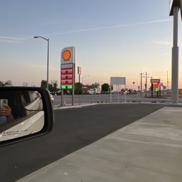 Exterior photo of Xpress Truck Stop - Bakersfield, California Exterior photo of Xpress Truck Stop - Bakersfield, California