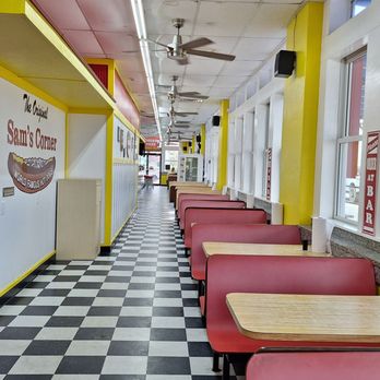 Sam's Corner - Ample dining area, lots of tables - American Near Me - Murrells Inlet, South Carolina Sam's Corner - Ample dining area, lots of tables - American Near Me - Murrells Inlet, South Carolina