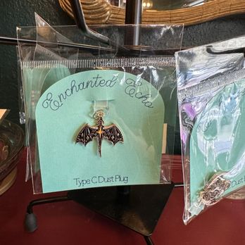 Daffodil Romantasy Books and Gifts - Bookstores Near Me - Eugene, Oregon