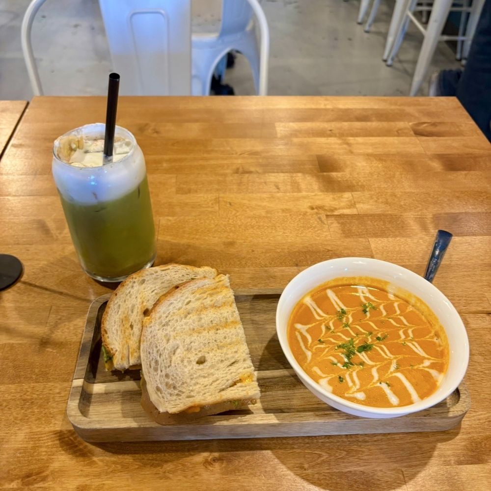 Goji Berry - Banana Cream Matcha, Grilled Cheese, Tomato Soup - Vegan Near Me - Phoenix, Arizona Goji Berry - Banana Cream Matcha, Grilled Cheese, Tomato Soup - Vegan Near Me - Phoenix, Arizona