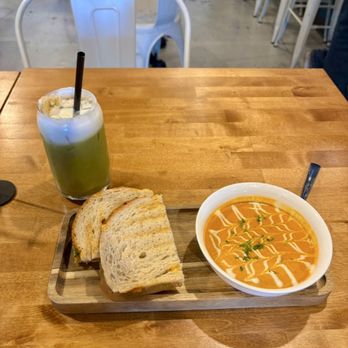 Goji Berry - Banana Cream Matcha, Grilled Cheese, Tomato Soup - Vegan Near Me - Phoenix, Arizona Goji Berry - Banana Cream Matcha, Grilled Cheese, Tomato Soup - Vegan Near Me - Phoenix, Arizona