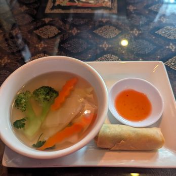 Si-Am Thai - Soup and tiny spring roll, included with dine in entree - Thai Near Me - Tampa, Florida Si-Am Thai - Soup and tiny spring roll, included with dine in entree - Thai Near Me - Tampa, Florida