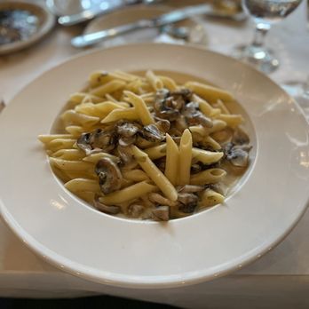 Viva La Pasta! - Penne Alfredo with Mushrooms - Italian Near Me - Simi Valley, California Viva La Pasta! - Penne Alfredo with Mushrooms - Italian Near Me - Simi Valley, California
