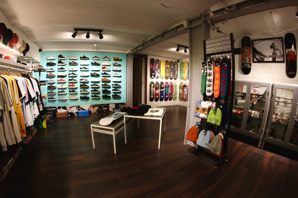 HIGH ROLLERS SKATE STORE Updated June 2024 10 Photos 1 Cope Street, Temple Bar, Dublin