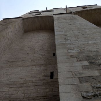 Avignon - View looking up - Landmarks & Historical Buildings Near Me