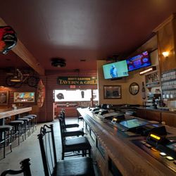 Mott Canyon Tavern & Grill - Interior