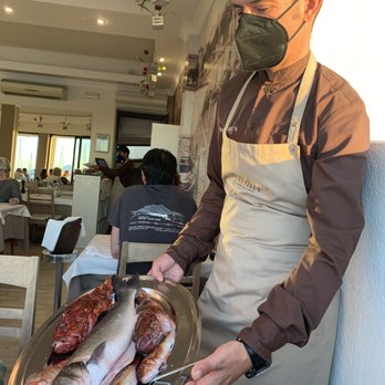 Ristorante Nautilus Alghero - Gracious staff showing catch of the day (be sure to ask price). - Seafood Near Me - Alghero, SS