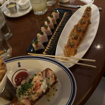Hudson House - Lobster roll, lupton roll, best roll - Cocktail Bars Near Me - Houston, Texas