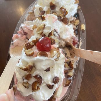 Henry's Homemade Ice Cream - Closer look Banana Split - Ice Cream & Frozen Yogurt Near Me - Plano, Texas Henry's Homemade Ice Cream - Closer look Banana Split - Ice Cream & Frozen Yogurt Near Me - Plano, Texas