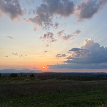 Klocke Estate - Sunset - Distilleries Near Me - Hudson, New York