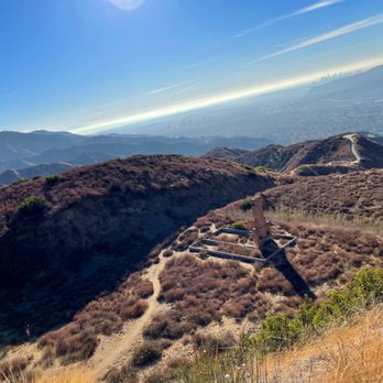 Stough Canyon Nature Center - Hiking Near Me - Burbank, California Stough Canyon Nature Center - Hiking Near Me - Burbank, California
