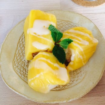 Kin Kao Thai Kitchen - dessert with sweet rice - Thai Near Me - Vancouver, British Columbia Kin Kao Thai Kitchen - dessert with sweet rice - Thai Near Me - Vancouver, British Columbia