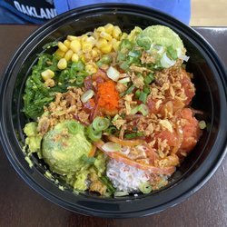 REG Tuna, Salmon, Spicy tuna, Garlic chili & Ponzu,Avocado, Corn, Seaweed, Krab, Red & Green onion, Masago