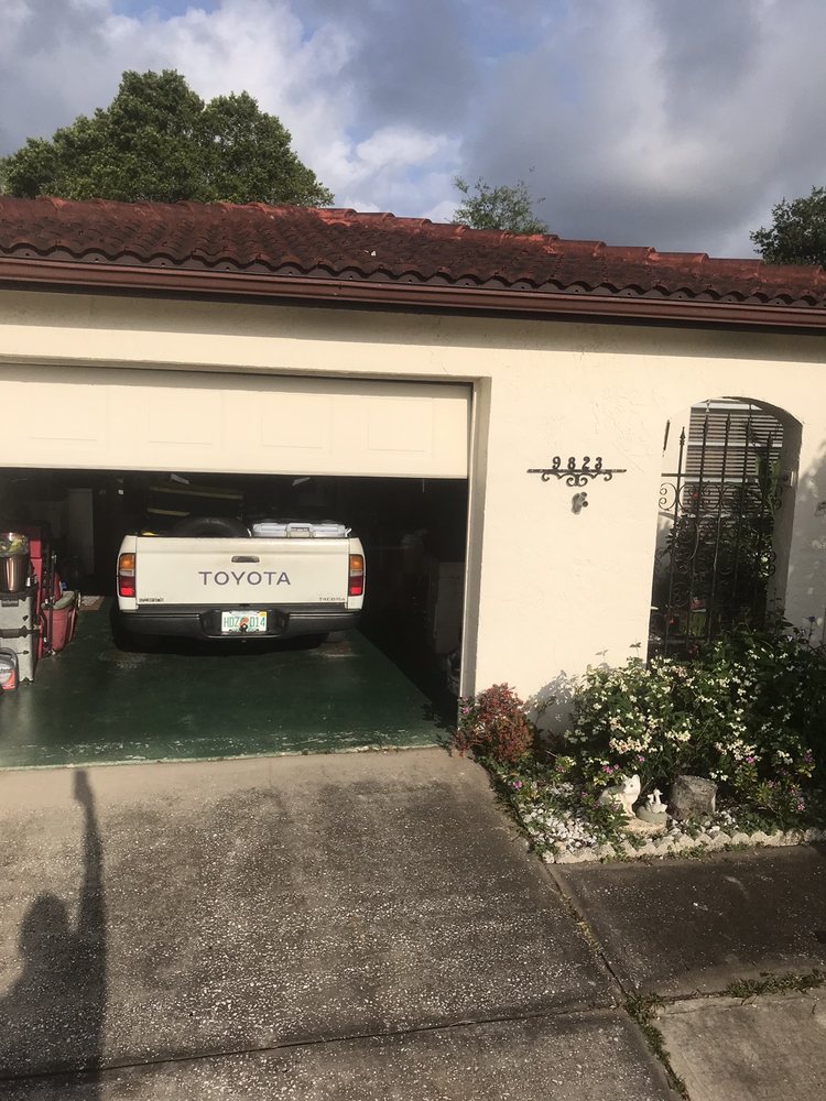 Slide of Hammerhead Roof and Structure Softwash