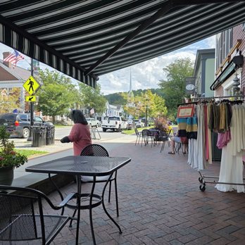 Cafe on Main - Patio seating in front and counter seating inside - Breakfast & Brunch Near Me - Stowe, Vermont Cafe on Main - Patio seating in front and counter seating inside - Breakfast & Brunch Near Me - Stowe, Vermont