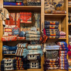 Rio Grande Trading - Pendleton blankets and clothing.