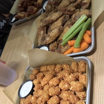 Buffalo Wild Wings - Foob - Sports Bars Near Me - San Marcos, California Buffalo Wild Wings - Foob - Sports Bars Near Me - San Marcos, California