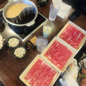 MoMo Paradise - Tonkotsu Set Sukiyaki Set Eye of Round - Hot Pot Near Me - Rowland Heights, California MoMo Paradise - Tonkotsu Set Sukiyaki Set Eye of Round - Hot Pot Near Me - Rowland Heights, California