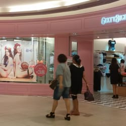 6ixty8ight - 店大得誇張。 因為有sale,短短半個鐘都買到400 蚊野。。。。