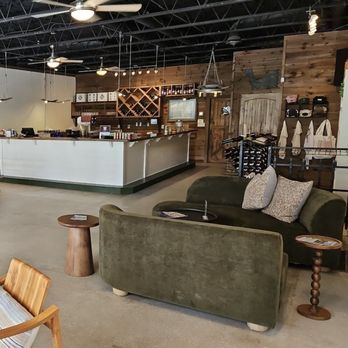 Doghobble Cellars - Wine Tasting Room Near Me - BLUE RIDGE, Georgia Doghobble Cellars - Wine Tasting Room Near Me - BLUE RIDGE, Georgia