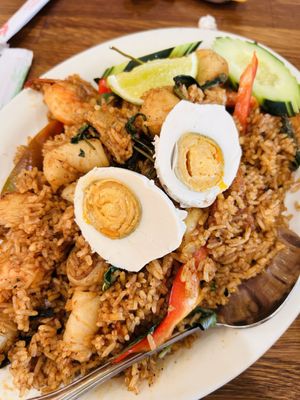 Hollywood Thai Resturant by null
