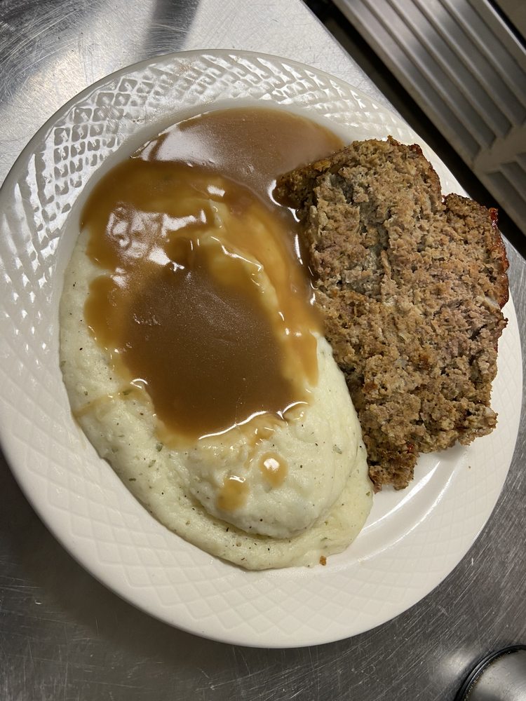 Mountain Dog Restaurant & Pub Logo