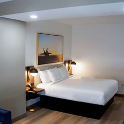 Holiday Inn Express & Suites - Manchester - Guest room