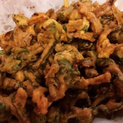 Fried veggie pakora- hot and fresh and so crunchy!!!!