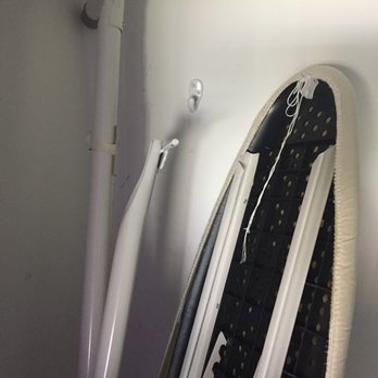 Royal Regency Hotel - Broken ironing board - Hotels Near Me - Yonkers, New York