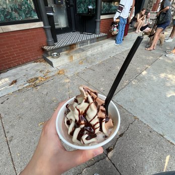 Vaca's Creamery - Molten Chocolate Cake Sundae (with "Swirl") - Ice Cream & Frozen Yogurt Near Me - Chicago, Illinois Vaca's Creamery - Molten Chocolate Cake Sundae (with "Swirl") - Ice Cream & Frozen Yogurt Near Me - Chicago, Illinois