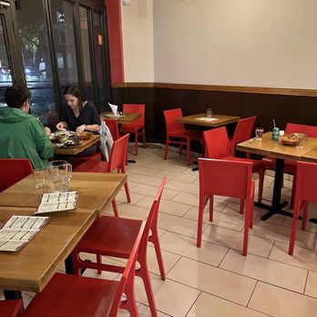 Chillies Tandoori - Atmosphere - Indian Near Me - London, XGL Chillies Tandoori - Atmosphere - Indian Near Me - London, XGL