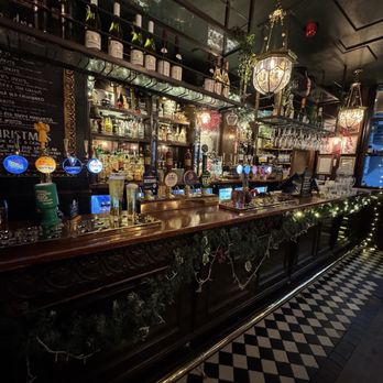 Rose & Crown - Bar - Pubs Near Me - London, XGL