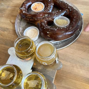 Working Draft Beer Company - Beer flight and pretzel - Breweries Near Me - Madison, Wisconsin