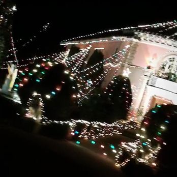 Balian House Christmas Lights 2022 Balian House - Closed - 124 Photos & 79 Reviews - Local Flavor - 1960  Mendocino Ln, Altadena, Ca - Yelp