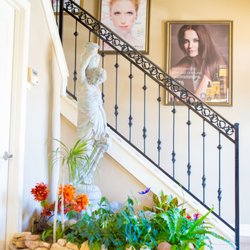 921 Salon & Day Spa - Front door area