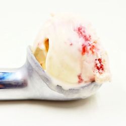 Your Sweets Paradise - Lightning Vanilla with Strawberries